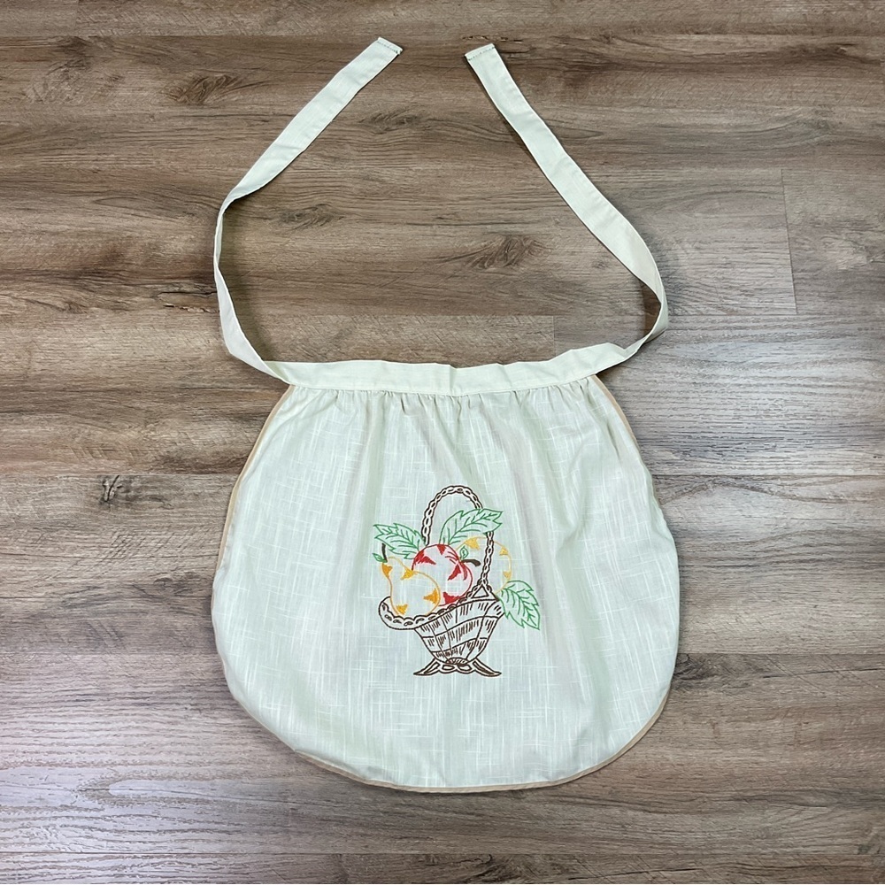 Vintage Apron Embroidered Fruit Tie Back Cottage Core Basket Retro Granny Chic